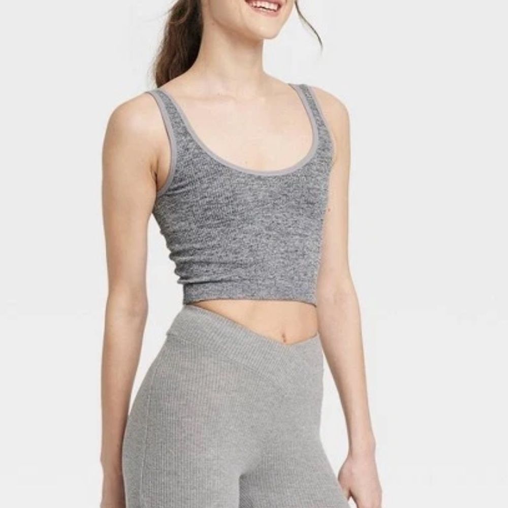Colsie Gray Ribbed V-Neck Tank Top - Picture 3 of 6
